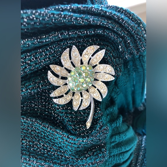 🎉❤️Vintage Sarah Coventry Silver Tone Flower Brooch - Picture 3 of 8